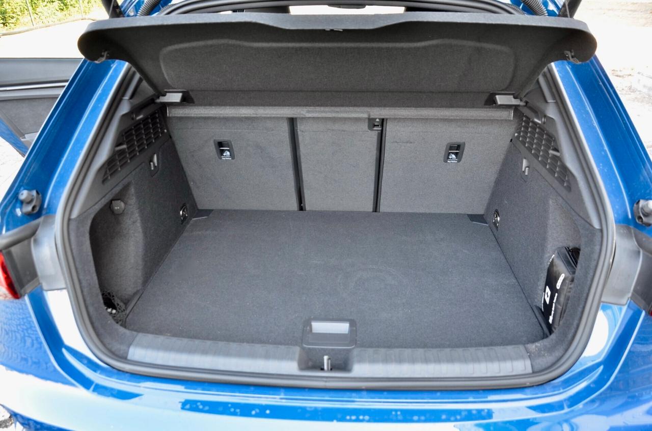 AUDI RS3 SPORTBACK 2.5 TFSI QUATTRO 400cv S-TRONIC, PARI AL NUOVO, UFF ITALIANA, UNICOPROPRIETARIO, GARANZIA AUDI 1/2030, TETTO, MATRIX, SCARICO, PERMUTE