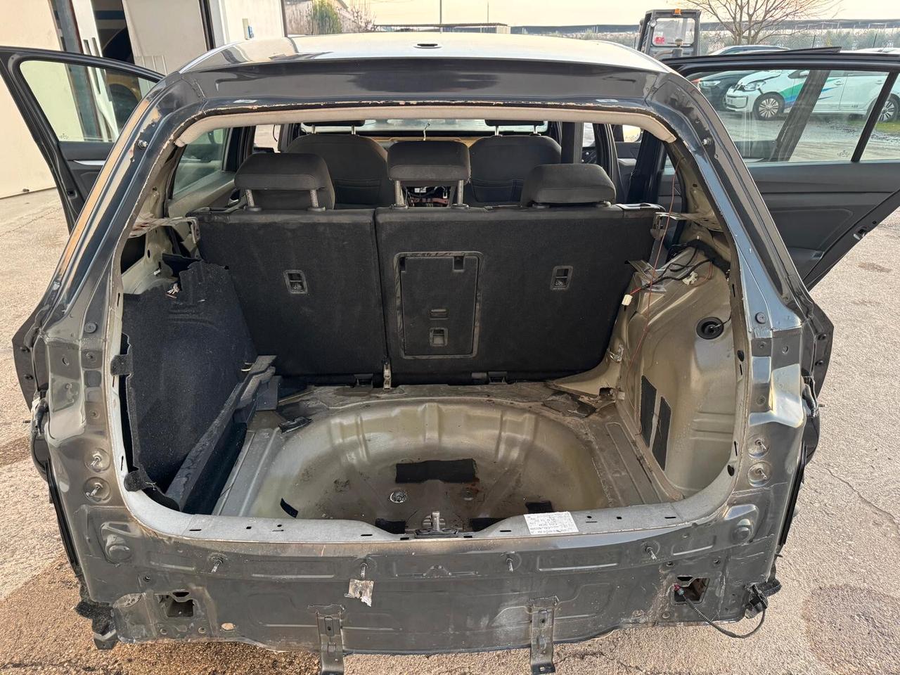 Volkswagen Golf 1.0 etsi evo 110cv dsg FURTO PARZIALE