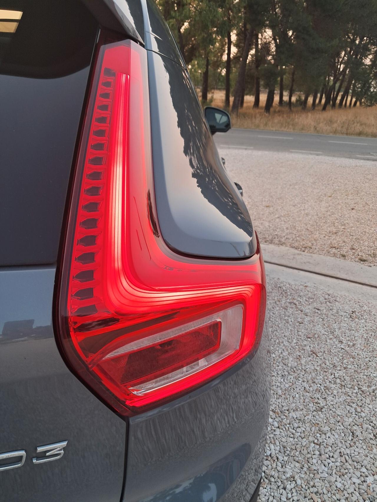 Volvo XC40-2.0-150CV*TETTO*CAM360°*LED*NAVI