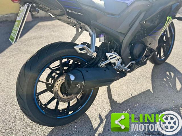 YAMAHA YZF R125 Monster Energy MotoGP Edition