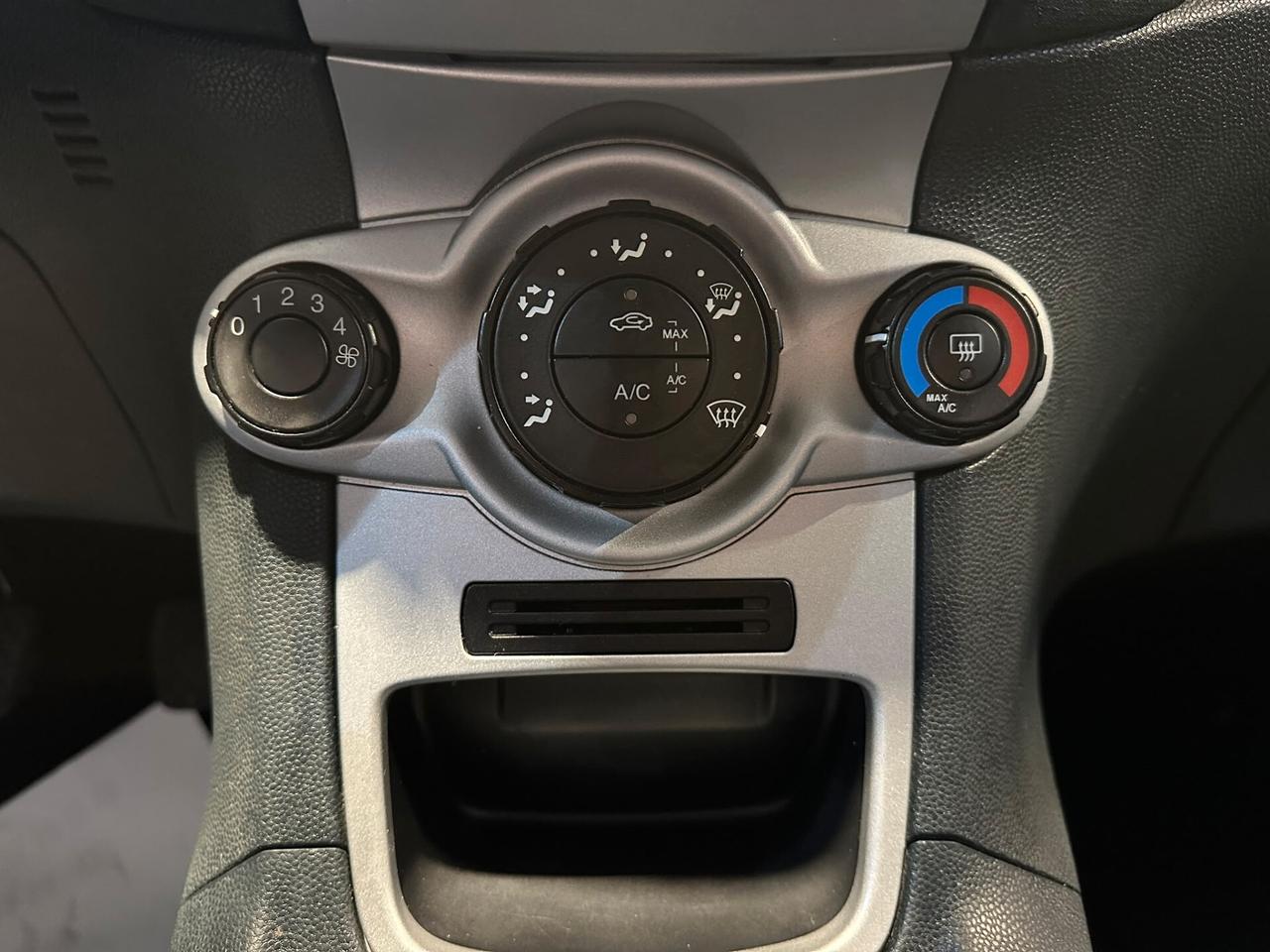 Ford Fiesta 1.4 TDCi 5p. Titanium