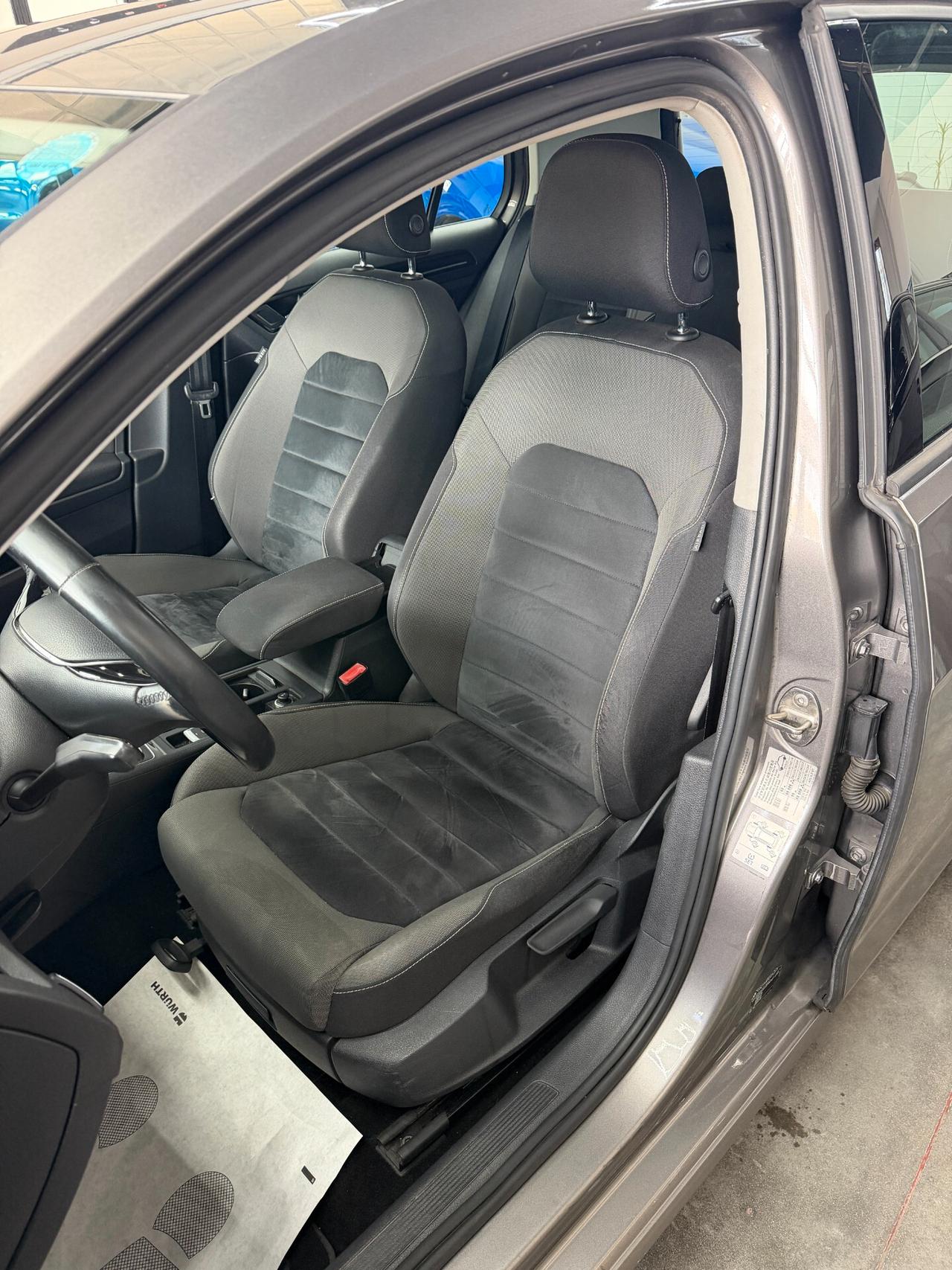 Volkswagen Golf Business 1.6 TDI DSG 5p. Highline BlueMotion Technology