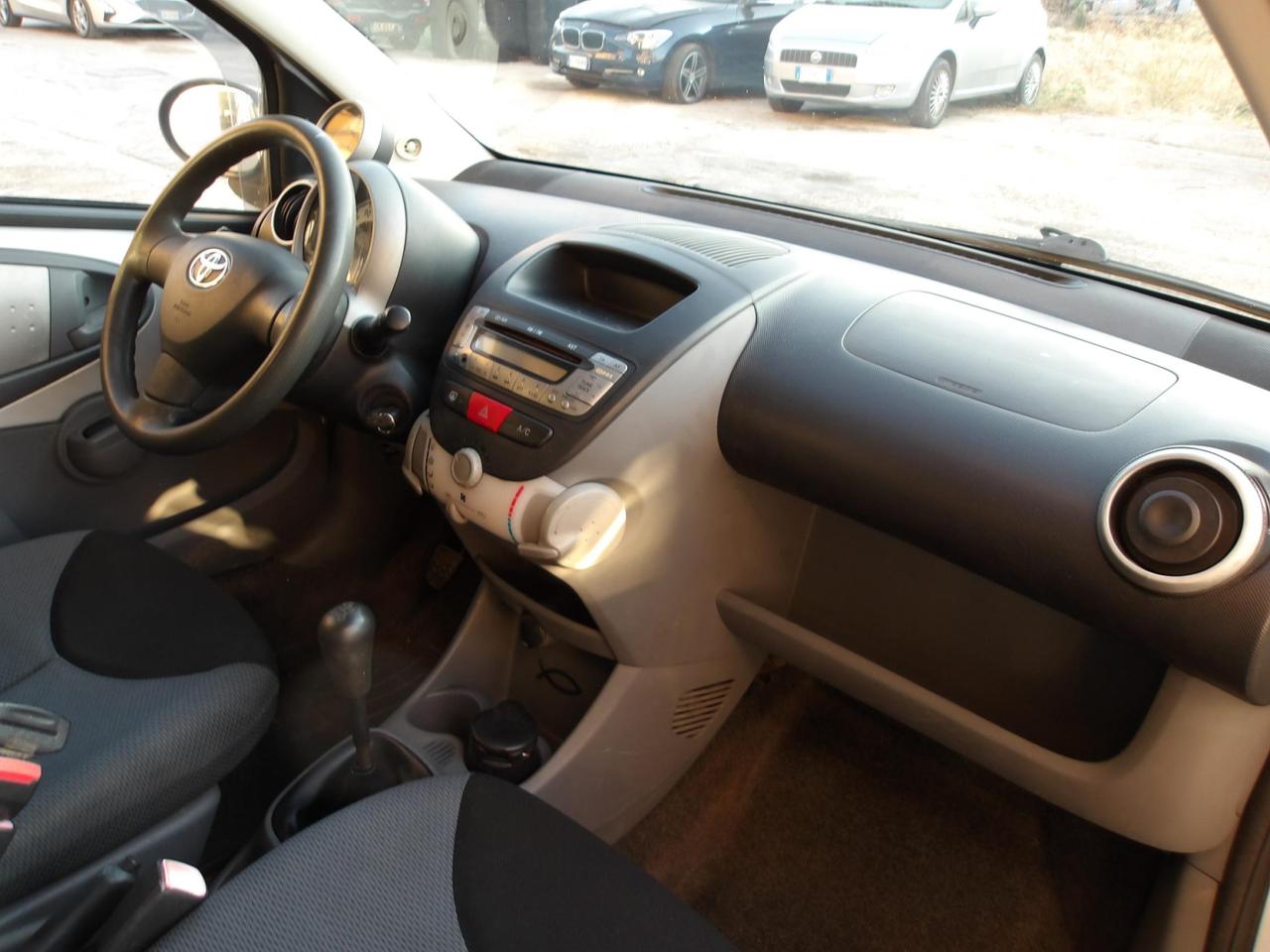 TOYOTA AYGO 5p 1.4d Sol
