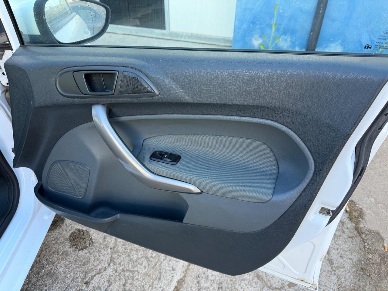 Ford Fiesta 1.4 TDCi 5p. Titanium distrib nuova frizione nuova