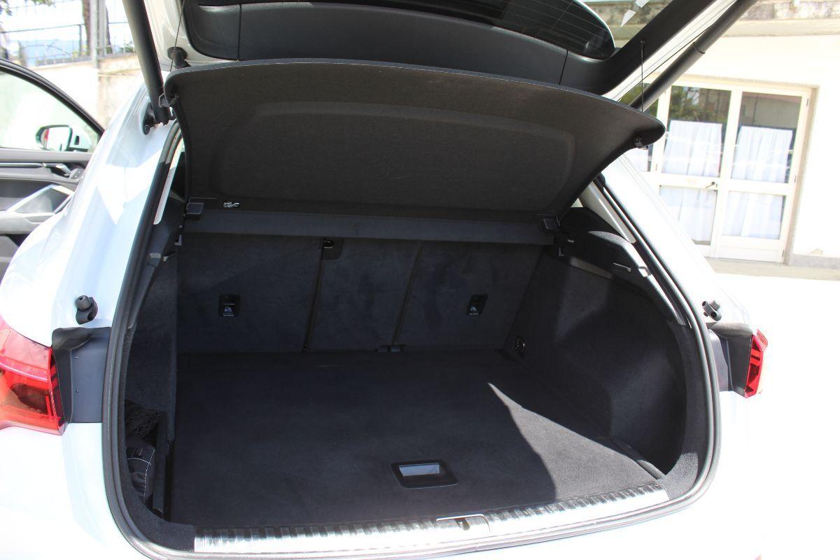 AUDI - Q3 - 35 TDI S tronic S line edition