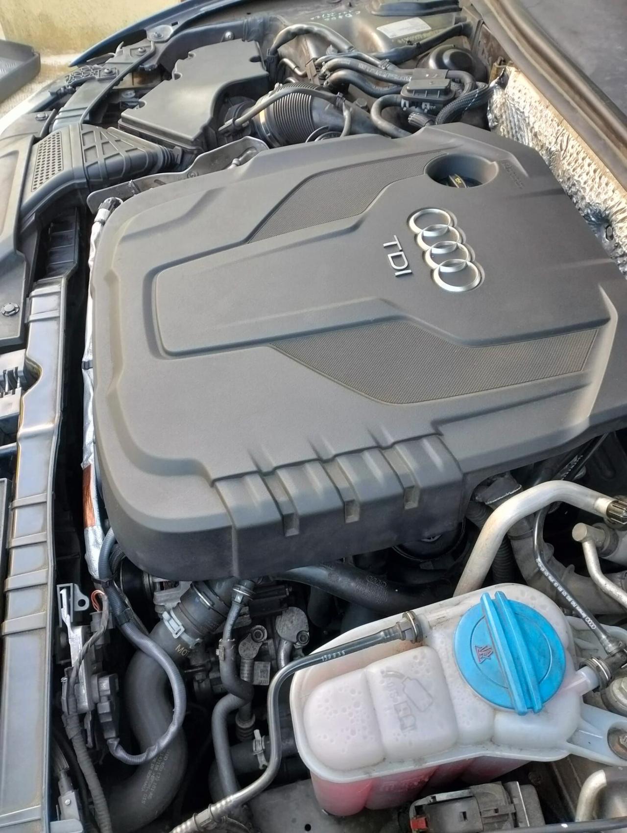 Audi A5 4x4 190 cv 5 porte S line full optional-autom-completamente tagliandata-140000 km-unico proprietario