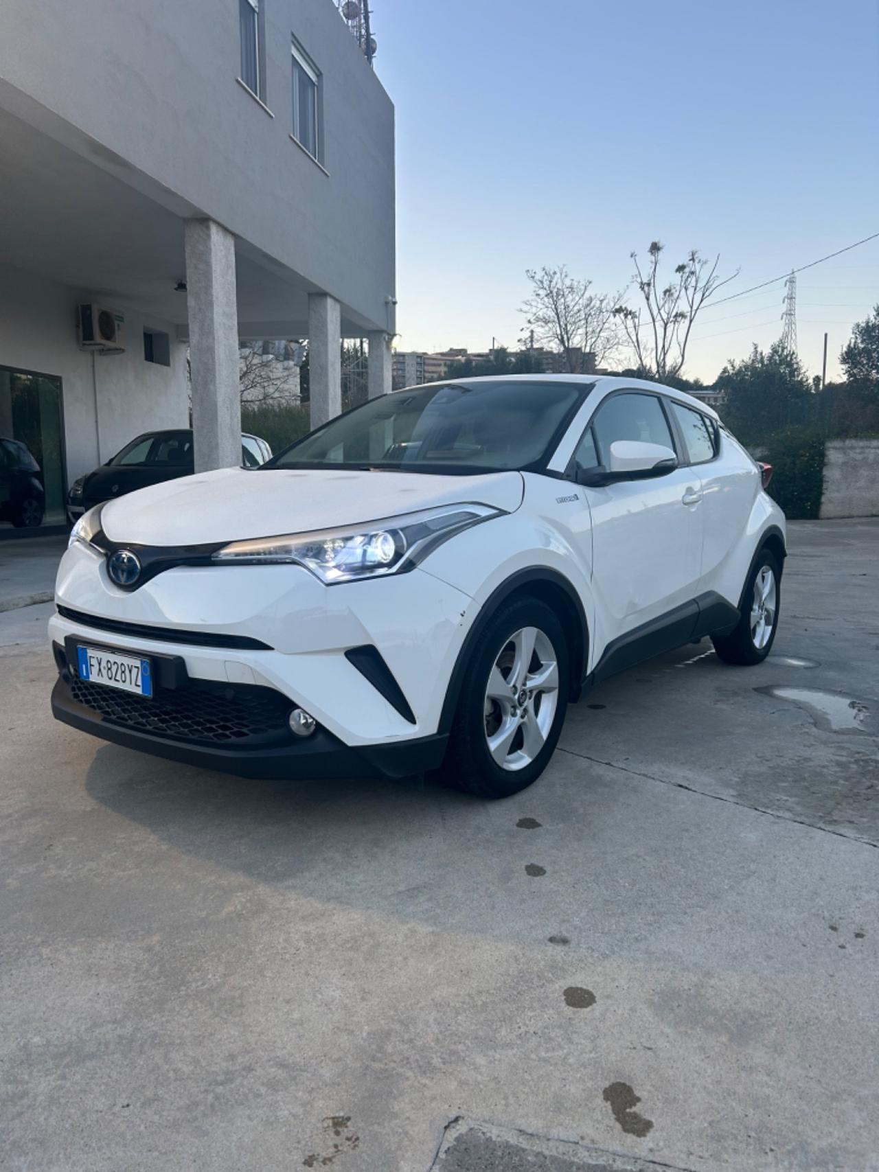 Toyota C-HR 1.8 Hybrid E-CVT Business