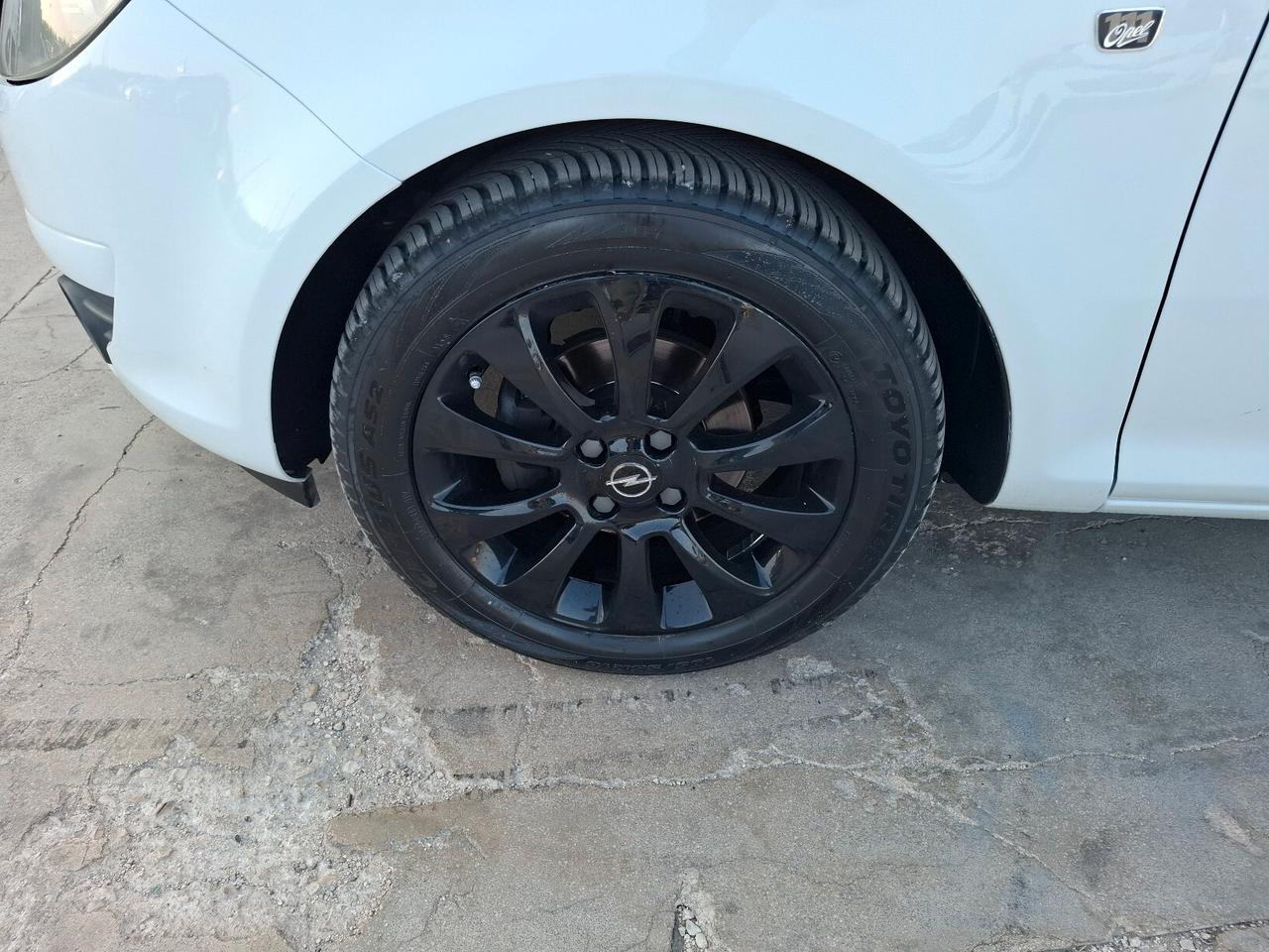 Opel Corsa 1.3 CDTI 75CV (EURO 4) BICOLORE