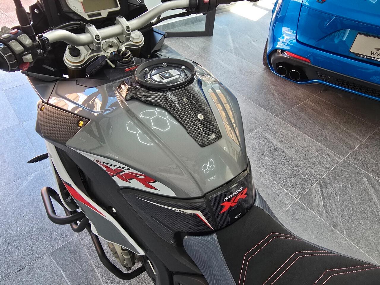 Bmw S1000XR Akrapovic 2016 Tua a 140€/MESE