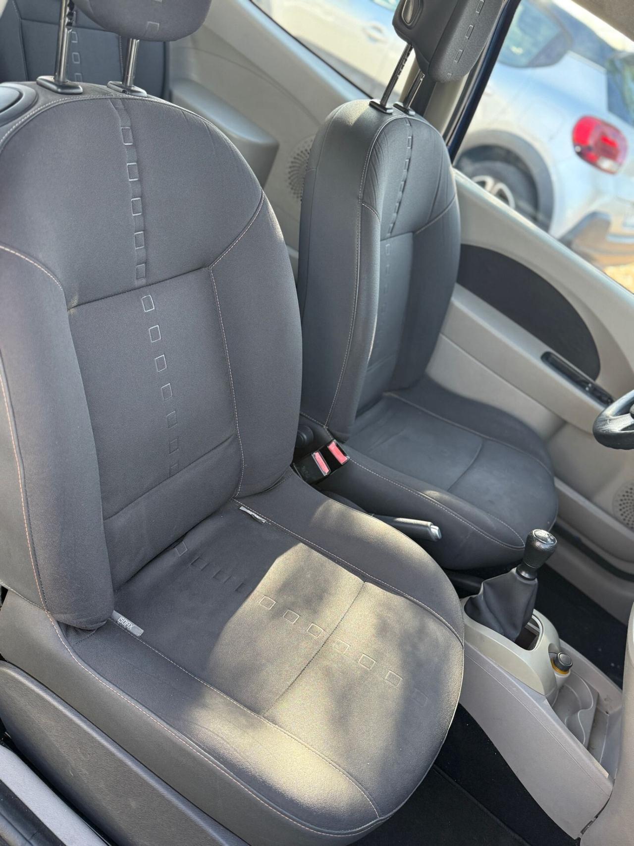 Renault Twingo 1.5 dCi 65CV Initiale