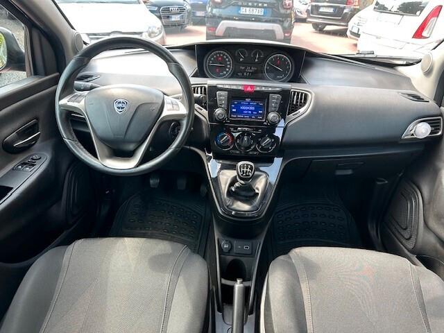 Lancia Ypsilon 1.0 FireFly 5 porte S&S Hybrid Ecochic Gold