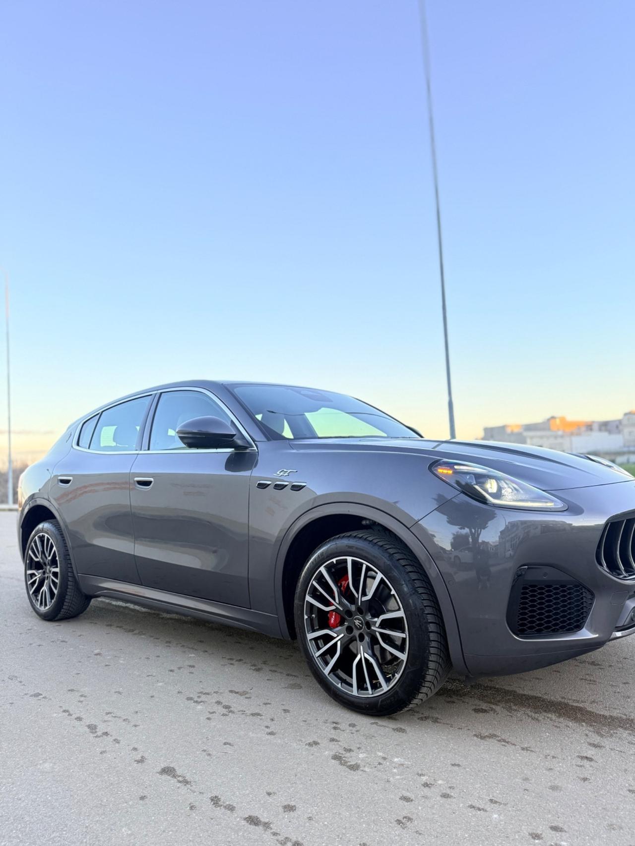 Maserati Grecale MHEV (BENZINA/ELETTRICXA) 300 CV GT ,VIRTUAL COCKPIT,LUCI SOFFUSE,APPLE CARPLAY,TELECAMERA