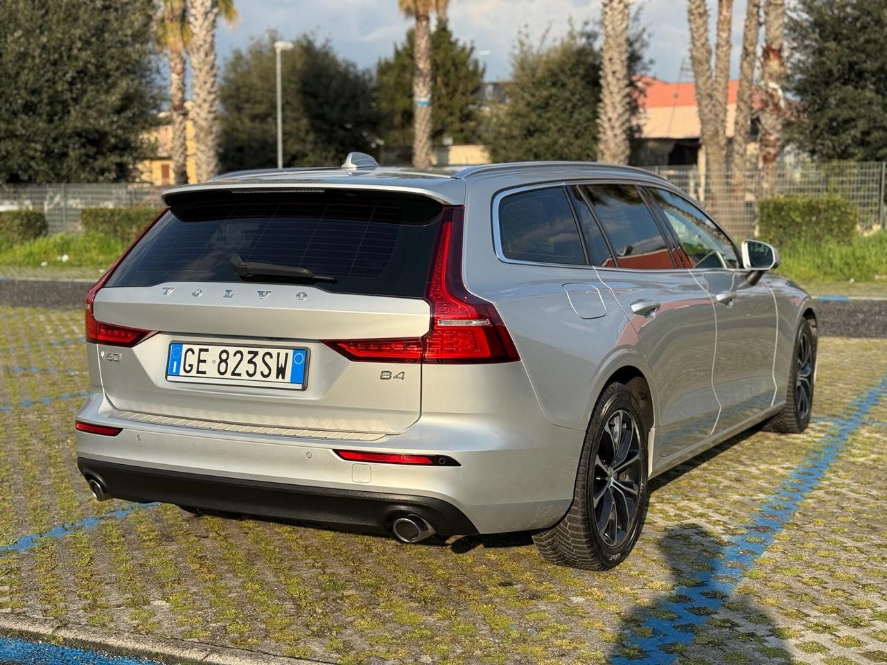 VOLVO V60 2021 B4 Geartronic R-Design