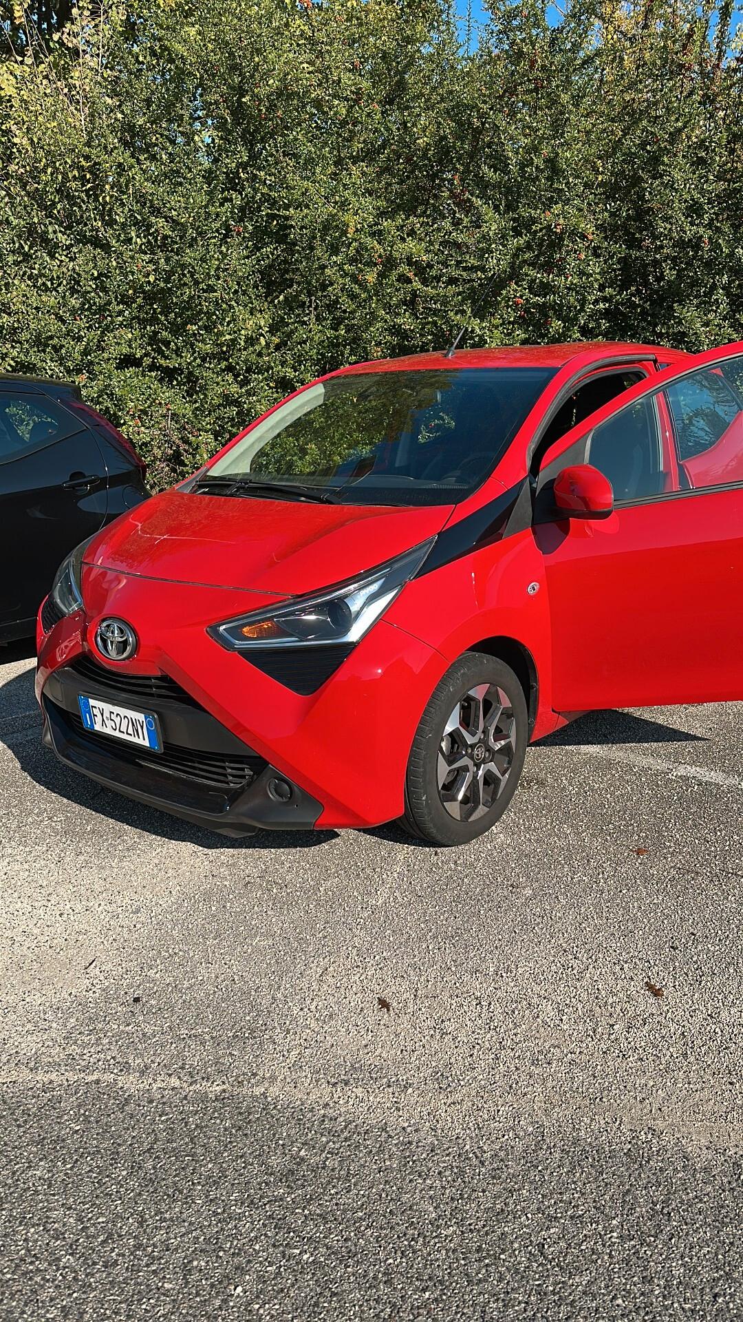 Toyota Aygo Connect 1.0 VVT-i 72 CV 5 porte x-wave