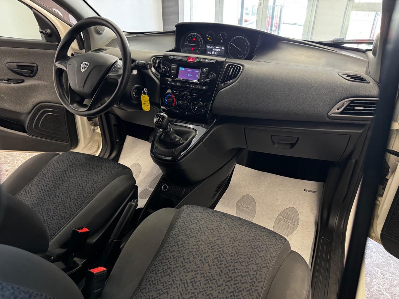 Lancia Ypsilon 1.0 FireFly 5 porte S&S Hybrid Ecochic Silver