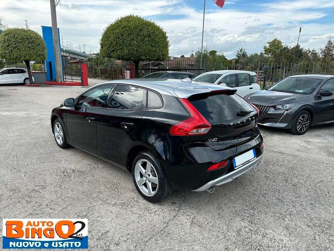 Volvo V40 D2 R-design