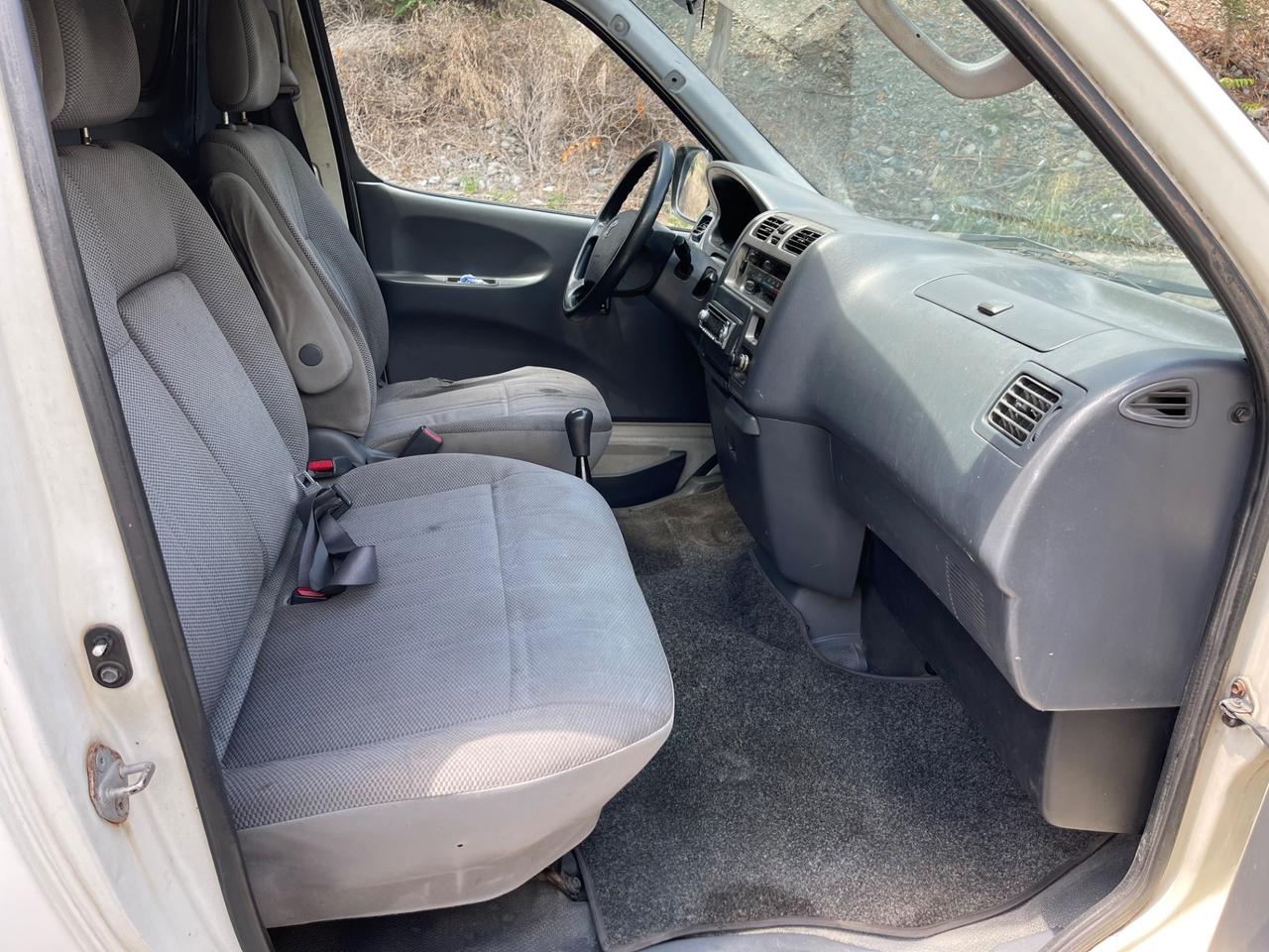 Toyota Hiace 2.5 D-4D Van