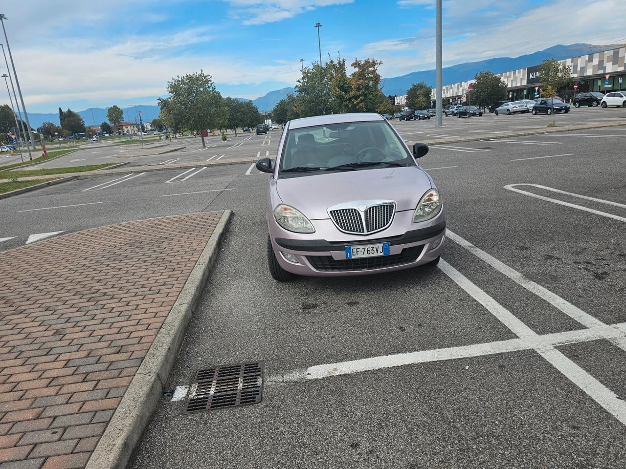Lancia Ypsilon 1.3 MJT 75 CV Unyca