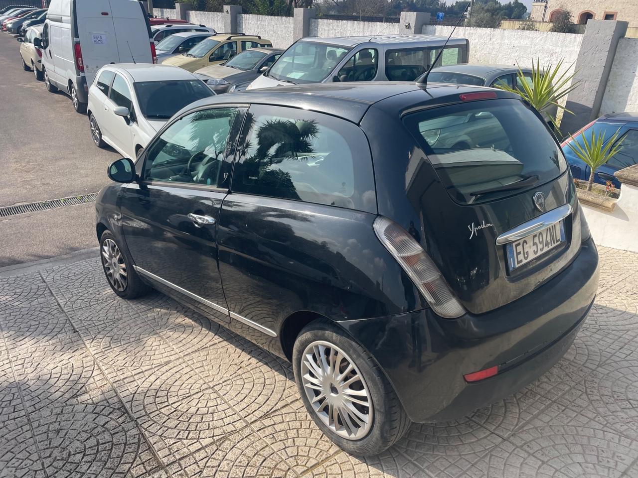 Lancia Ypsilon 1.3 MJT 75 CV Platinum leggi annuncio