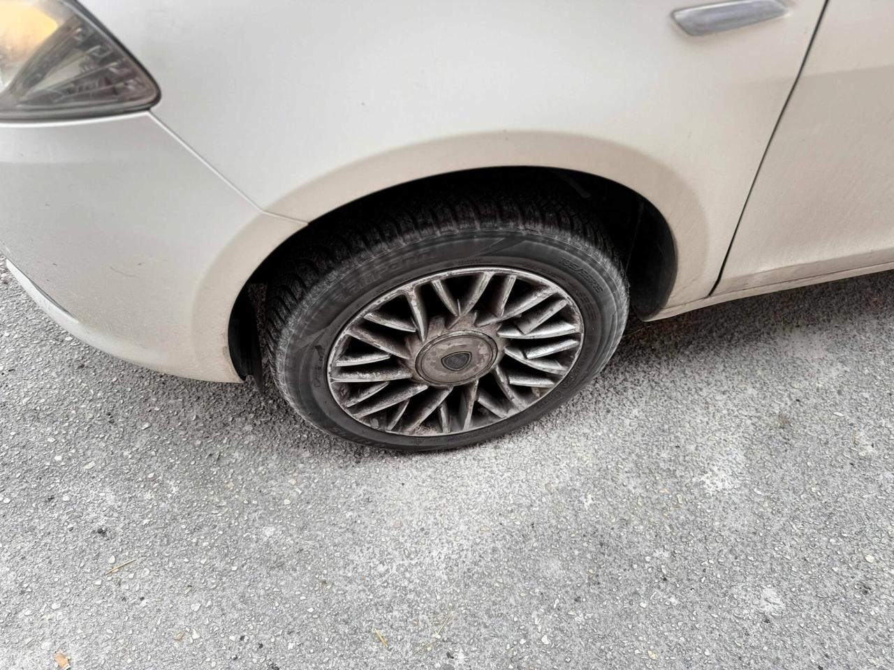 Lancia Ypsilon 0.9 TwinAir 85 CV 5 porte Metano Ecochic Gold