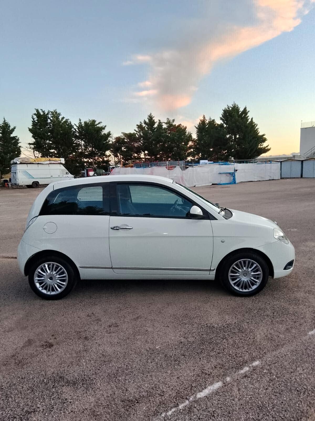 Lancia Ypsilon 1.3 MJT 75 CV Diva