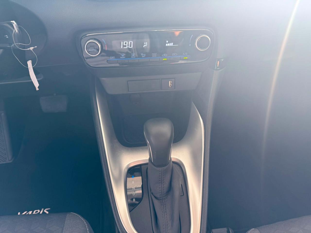 Toyota Yaris 1.5 Hybrid 5 porte Business