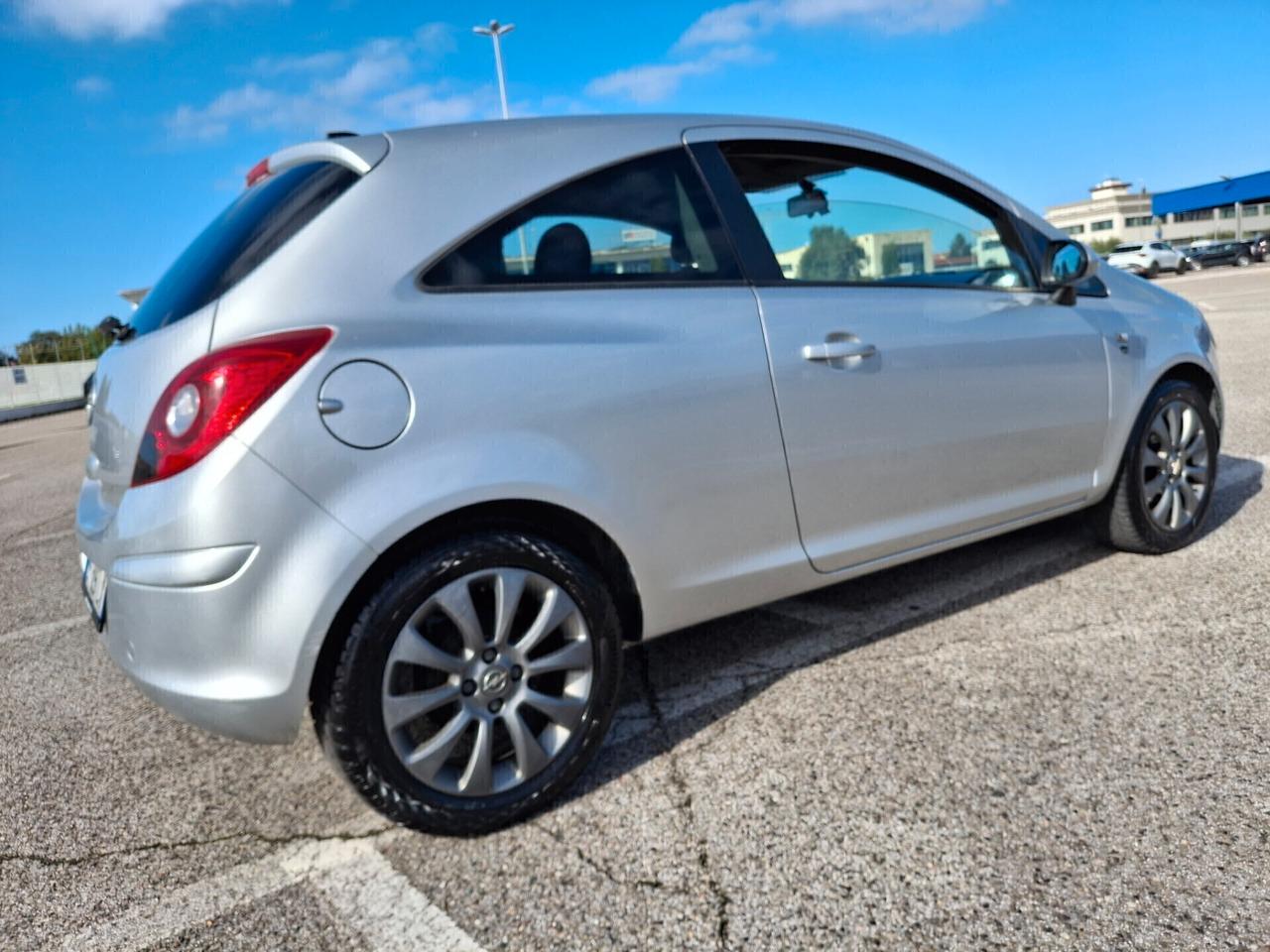 OPEL CORSA 1.2 Benzina Sport-OK NEOPATENTATI-