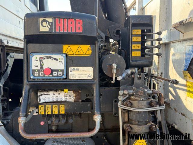 MERCEDES-BENZ ACTROS CON GRU HIAB 166 E-3 RADIOCOMANDO