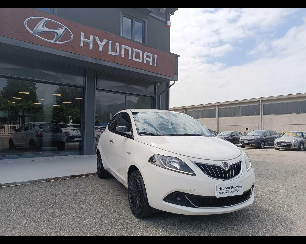 LANCIA Ypsilon III 2021 - Ypsilon 1.0 firefly hybrid Silver s&s 70cv