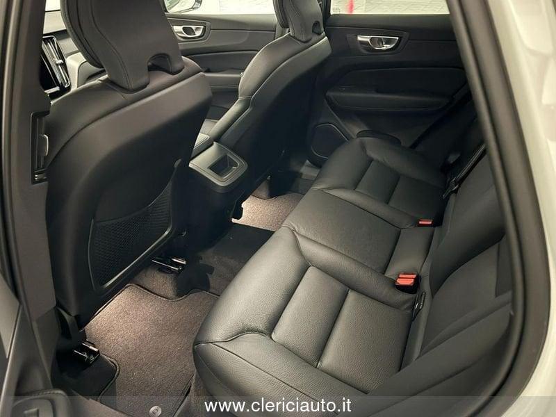 Volvo XC60 B4 (d) automatico Plus Dark - KM0