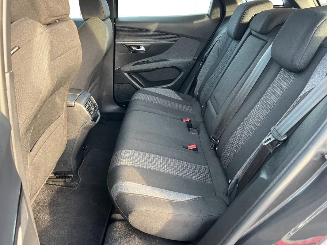 Peugeot 3008 II 1.2 puretech t Active s&s 130cv