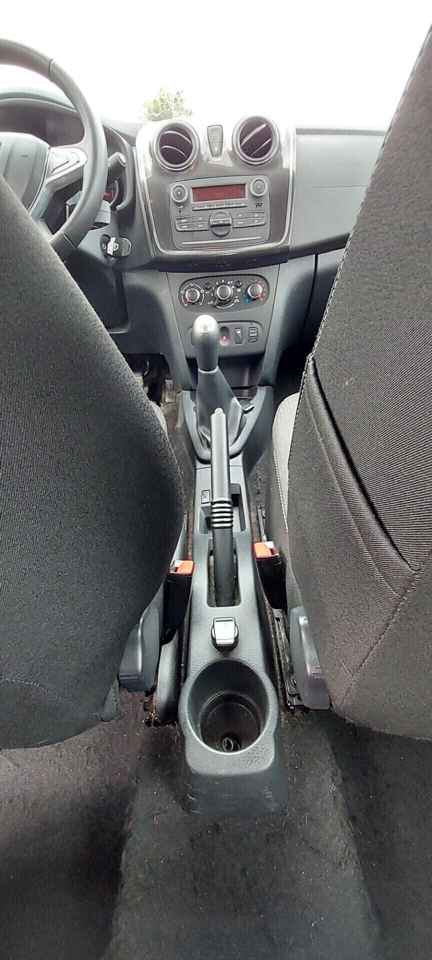 DACIA SANDERO 1,0 GPL DI SERIE CASA MADRE 100 CV TELEFONO X NEOPATENTATI IMPECCABILE