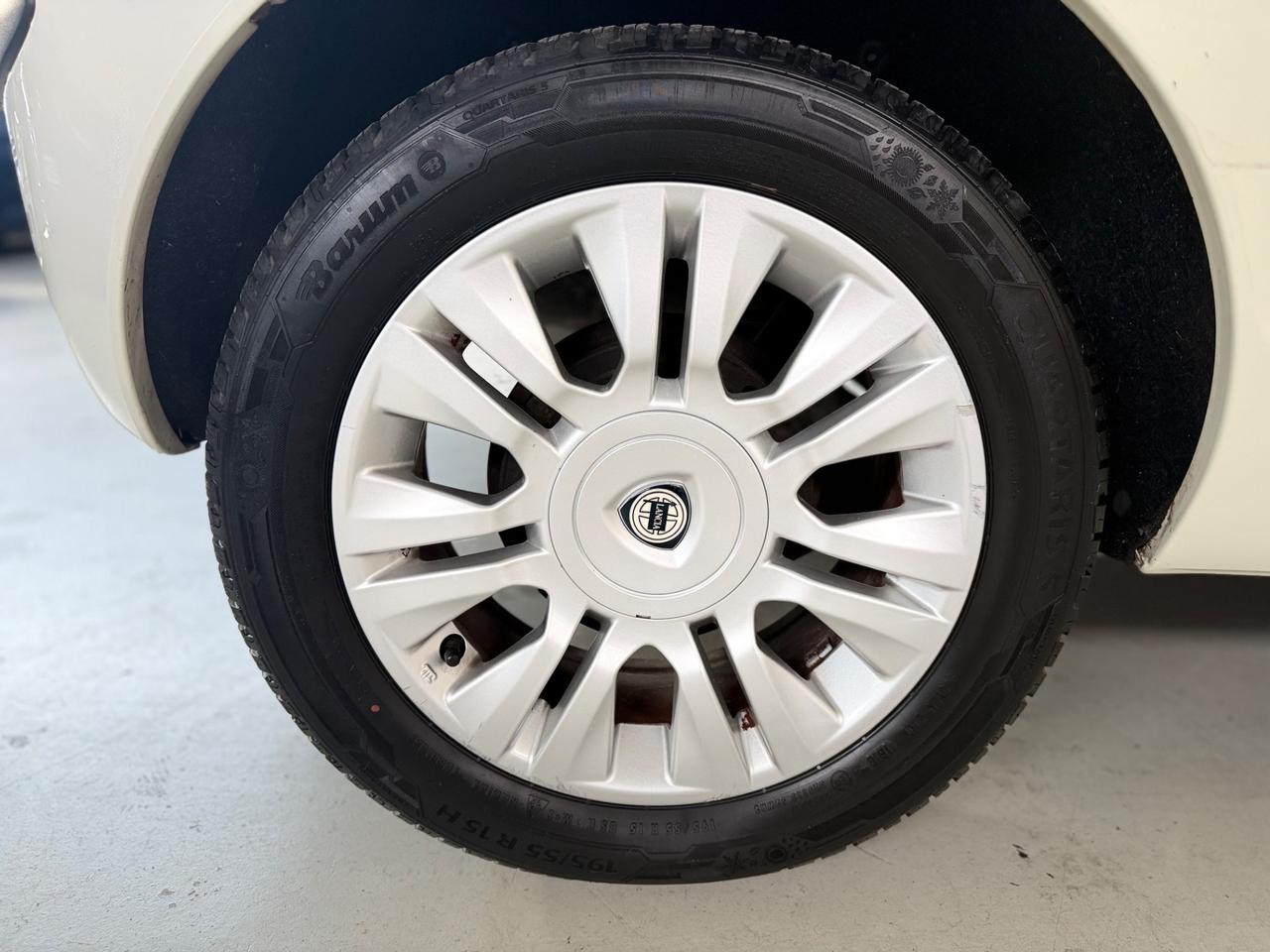 Lancia Ypsilon 1.2 Momo Design NEOPATENTATI