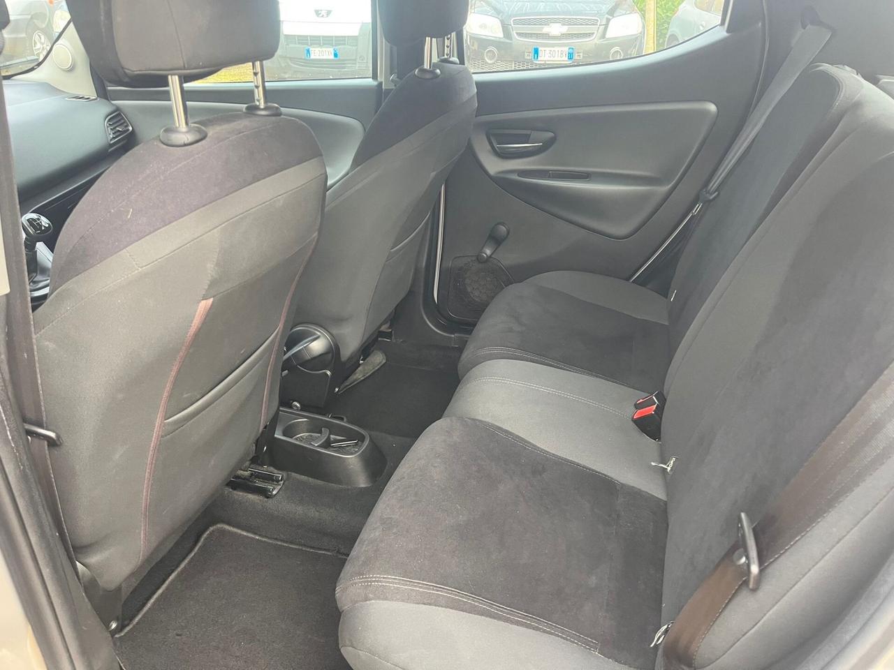 Lancia Ypsilon 1.3 Diesel - Neopatentati