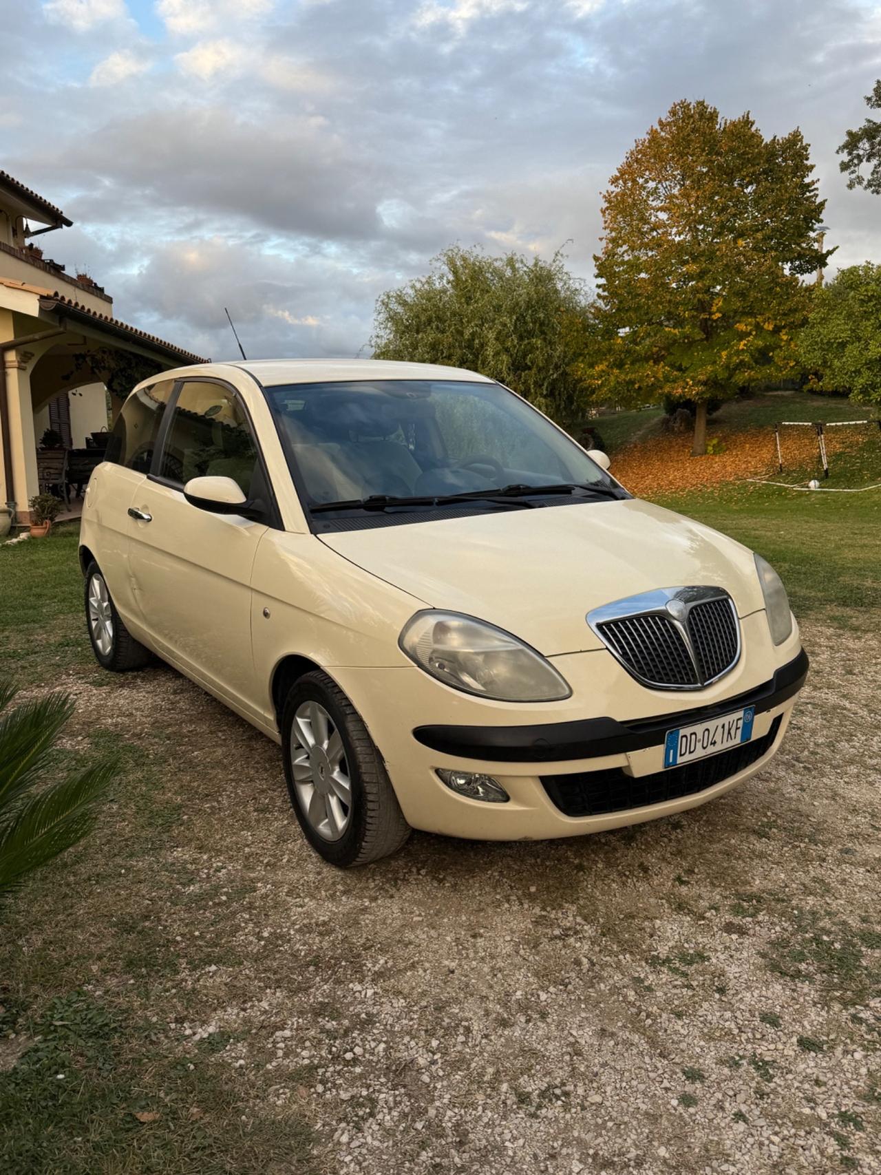 Lancia Ypsilon 1.3 MJT 75 CV Argento