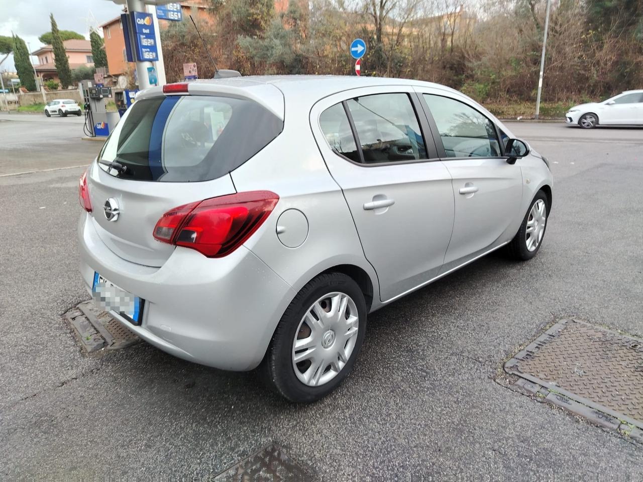 Opel Corsa 1.2 5 porte per NEOPATENTATI