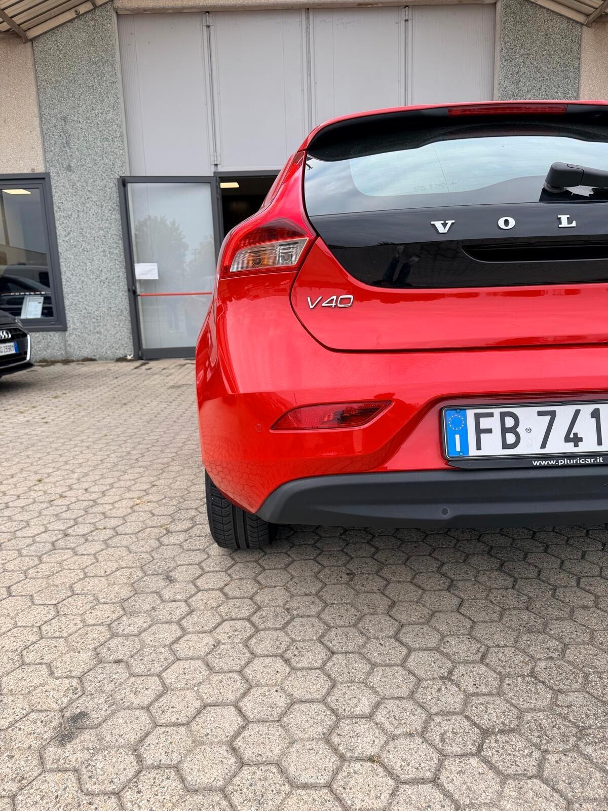 Volvo V40 D2 R-design Momentum