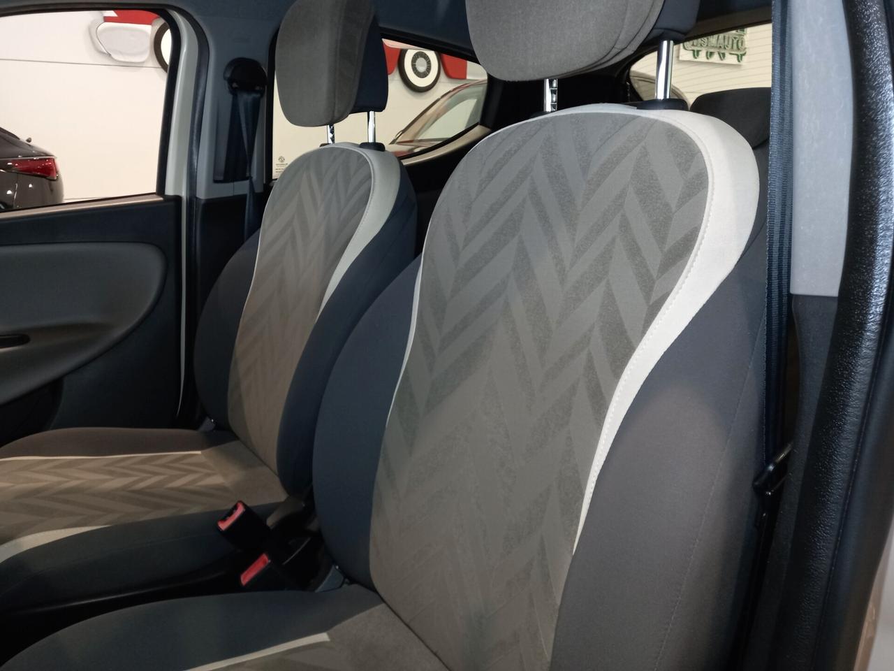 Lancia Ypsilon 1.2 69 CV 5 porte 77000 km Neopatentati