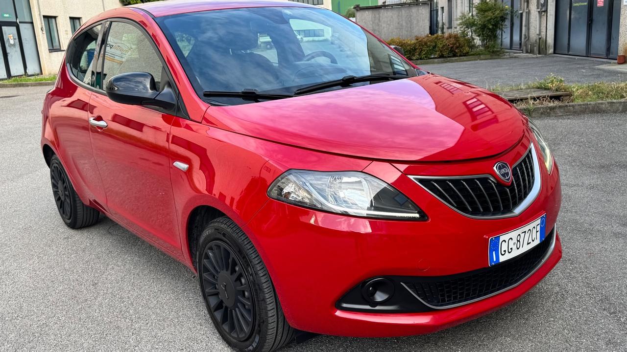 Lancia Ypsilon 1.0 FireFly 5 porte S&S Hybrid Ecochic Silver