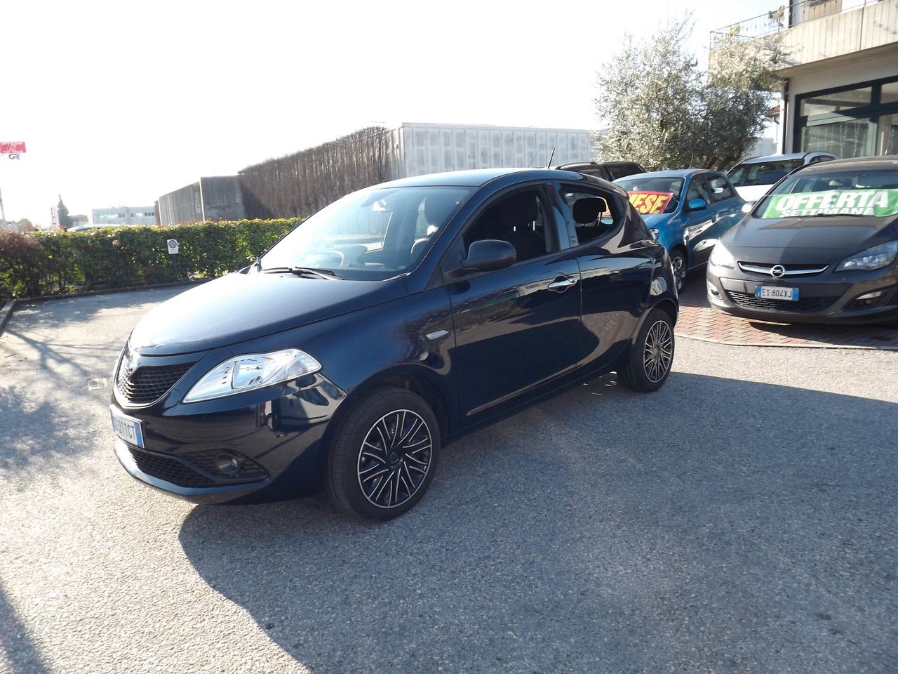 Lancia Ypsilon 1.0 hybrid ECOCHIC