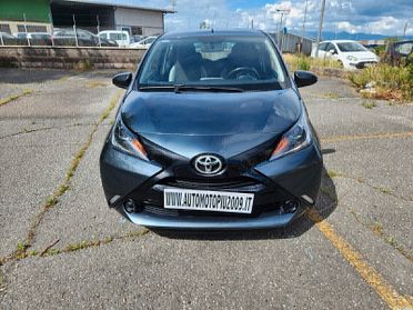 Toyota Aygo 1.0 VVT-i 69 CV 5 porte x-business garanzia permute finanziamenti