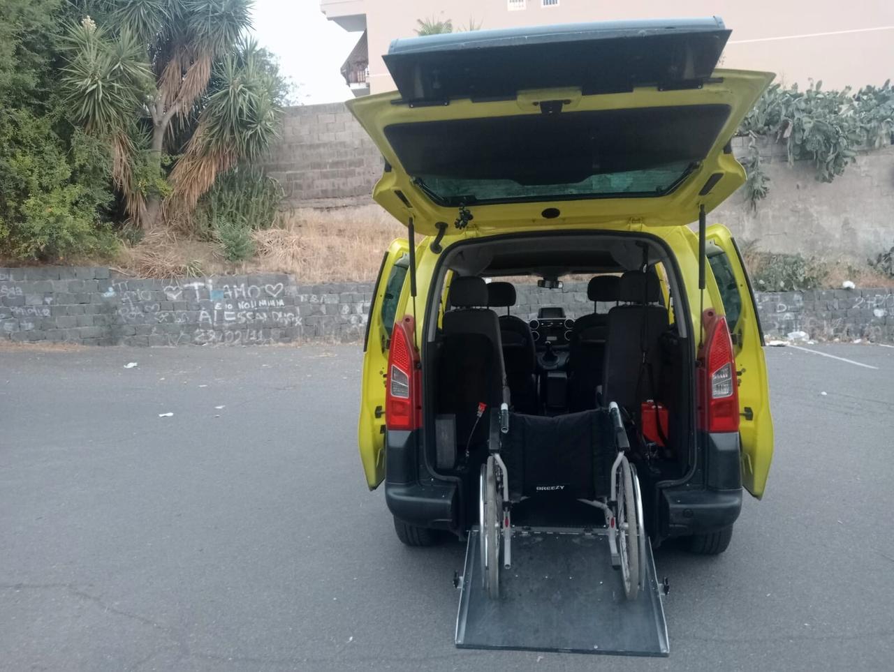 Peugeot Partner Pianale ribassato con rampa disabili in carrozzina