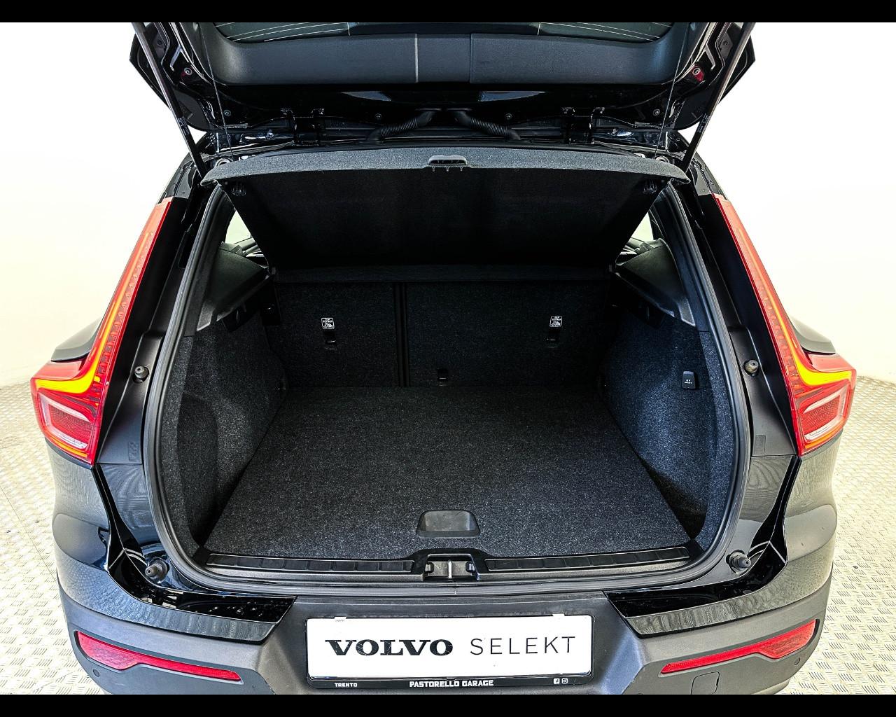 VOLVO XC40 T2 Momentum Core