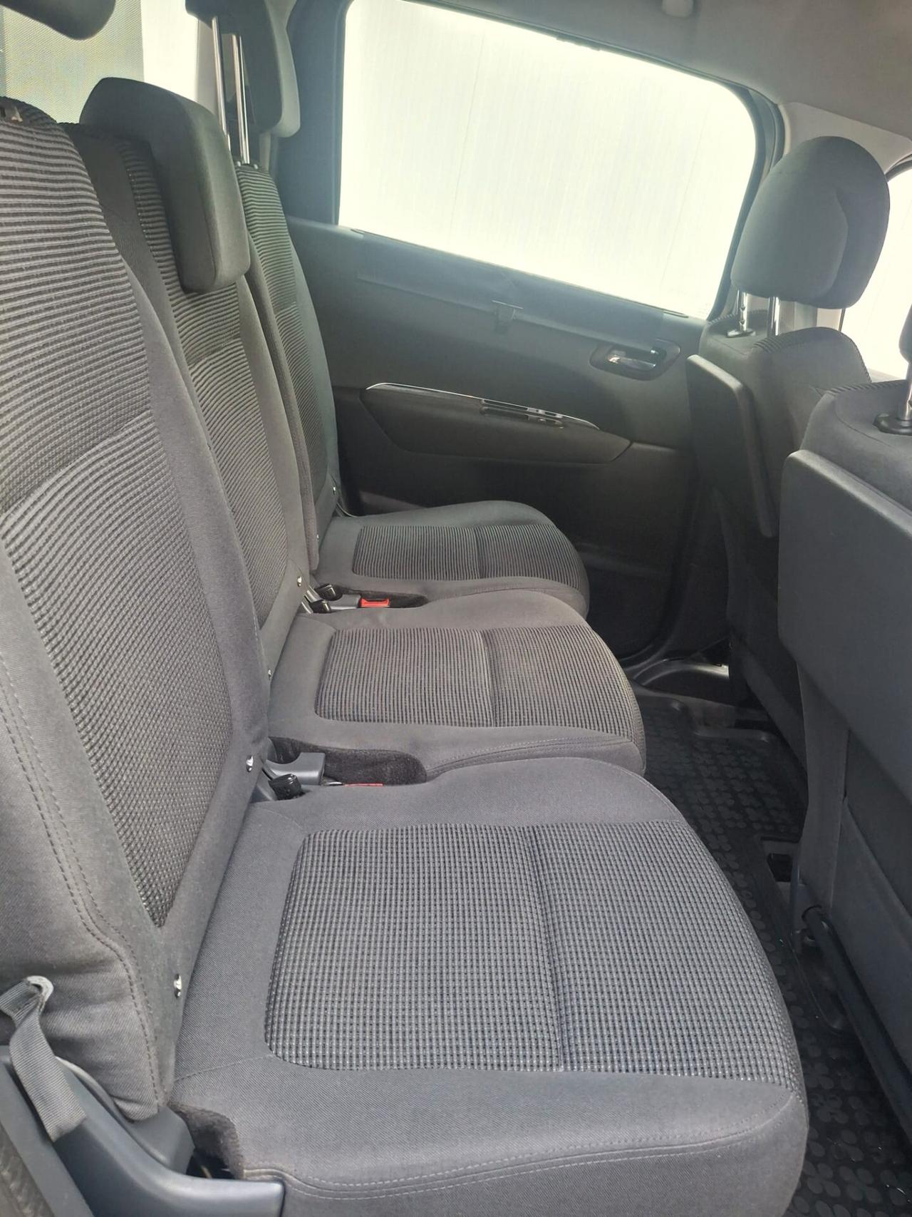 Peugeot 5008 1.6 HDi 115CV Allure 7 POSTI