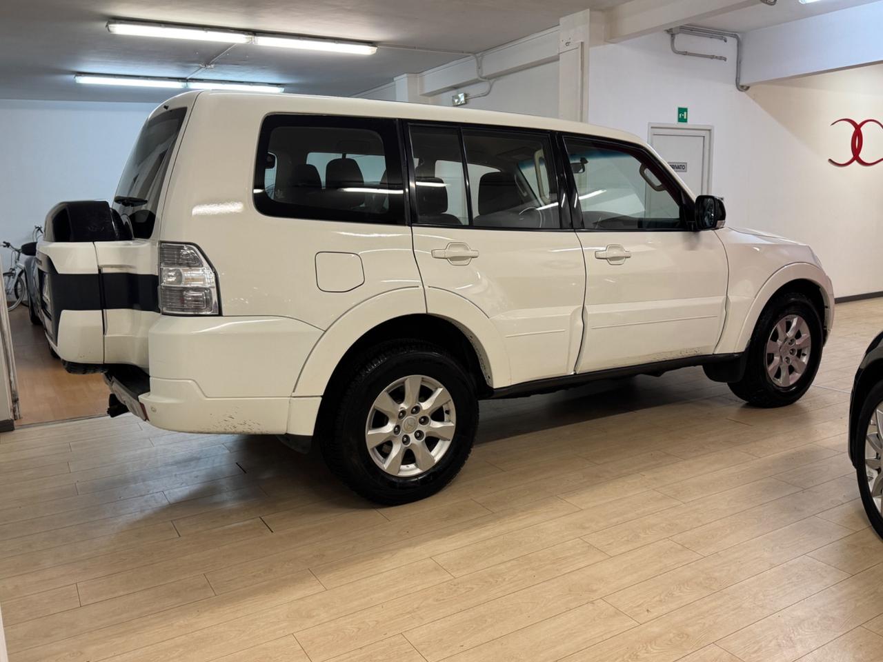 Mitsubishi Pajero 3.2 DI-D 16V aut. 5p. Instyle DPF 7Posti Gancio 4x4