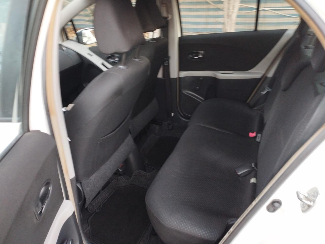 Toyota Yaris 1.0 5 porte Sol