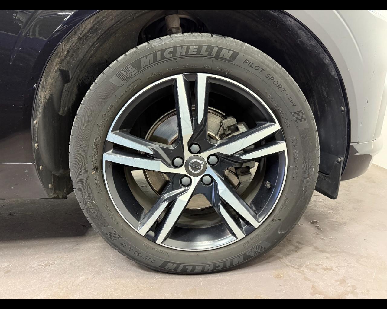 VOLVO XC60 D4 R DESIGN