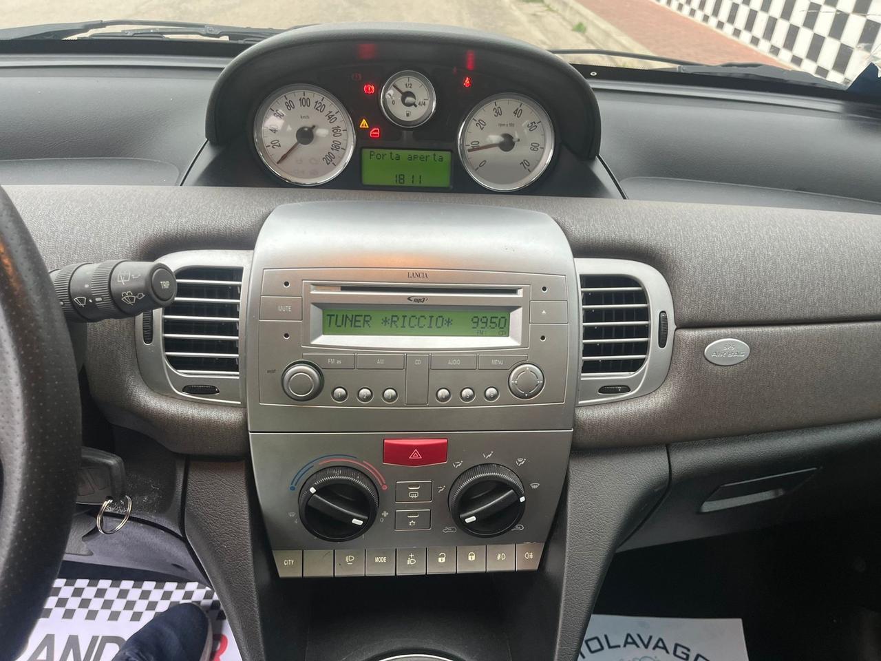 Lancia Ypsilon 1.4 Oro Ecochic GPLUnipro 2010