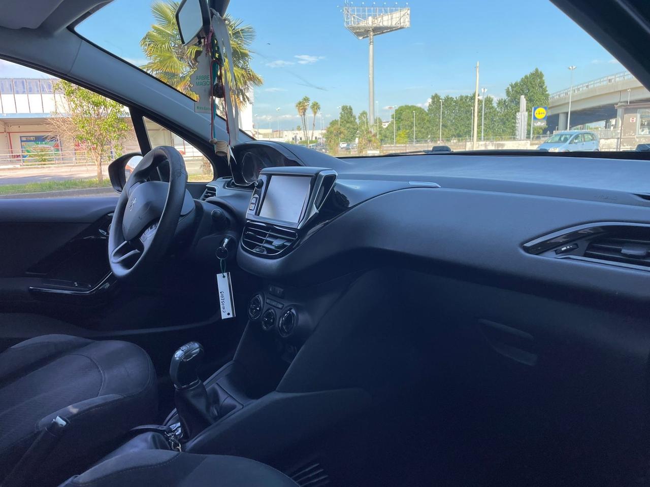Peugeot 208 1.4 HDi 68 CV 5 porte in perfette condizioni