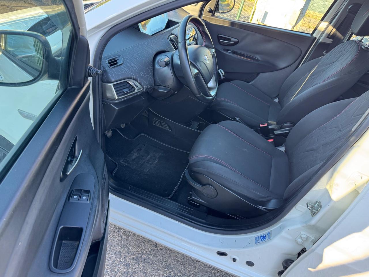 Lancia Ypsilon 1.2 69 CV 5 porte GPL Ecochic Gold NEOPATENTATI